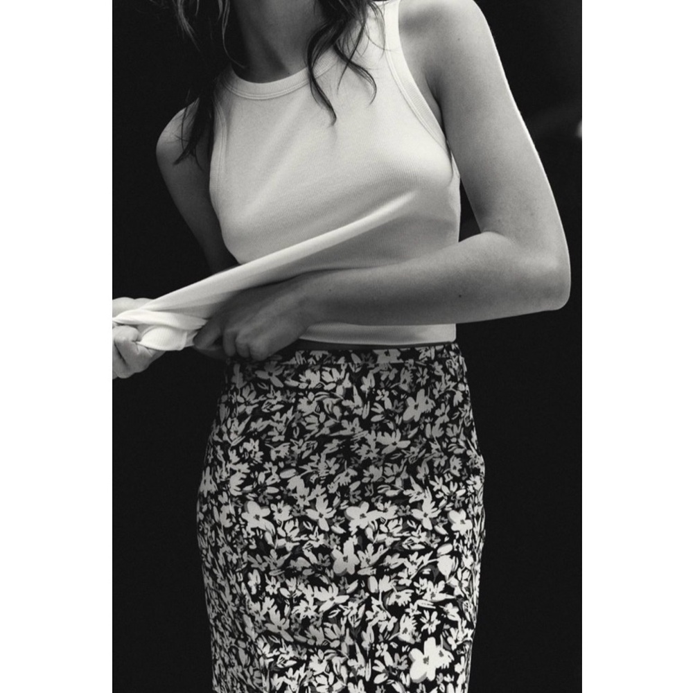 H&M Black & Blue & Cream Ditsy Floral Side Slit Midi Skirt Size 6